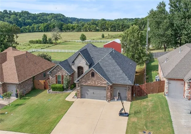 Photo 2 of Sale Pending at 201 Pebble Beach Dr, Cave Springs, AR 72718 | MLS# 1356797 | Listing updated on 2026-10-20