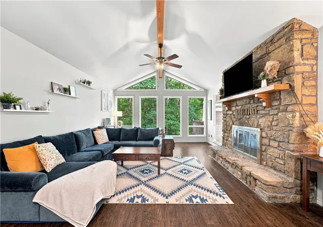 Photo 3 of Single family home for sale at 72 Elizabeth Dr, Bella Vista, AR 72715 | MLS# 1355699 | Listing updated on 2026-10-02