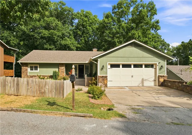 Photo 1 of Single family home for sale at 72 Elizabeth Dr, Bella Vista, AR 72715 | MLS# 1355699 | Listing updated on 2026-10-02