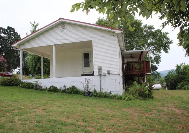 Photo 3 of Single family home for sale at 402 Canaan Rd, Marshall, AR 72650 | MLS# 1357428 | Listing updated on 2026-09-09