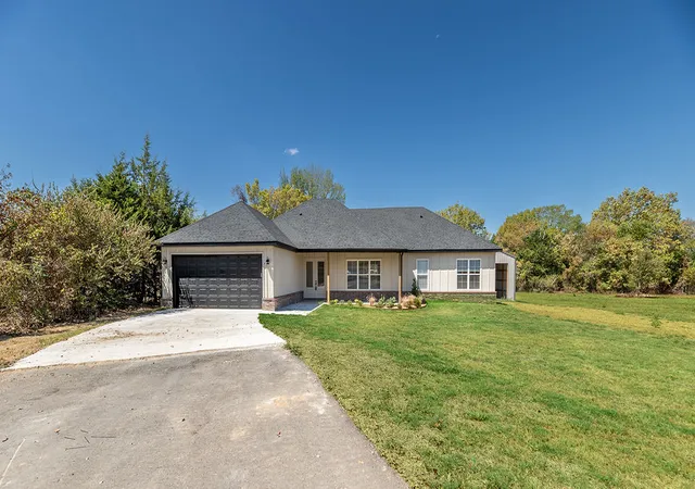 Photo 2 of Single family home for sale at 295 Oak Knoll Dr, Fayetteville, AR 72701 | MLS# 1357406 | Listing updated on 2026-09-14