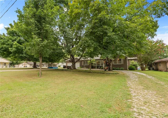 Photo 3 of Single family home for sale at 624 Kelly St, Harrison, AR 72601 | MLS# 1357389 | Listing updated on 2026-09-01