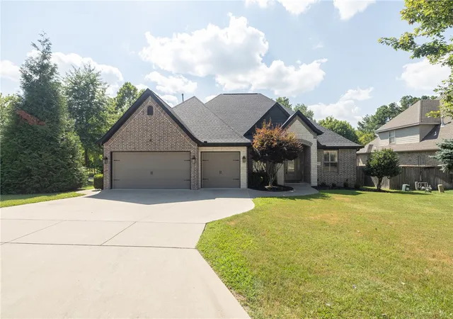 Photo 3 of Single family home for sale at 1801 N Candleshoe Dr, Fayetteville, AR 72701 | MLS# 1357353 | Listing updated on 2026-08-31