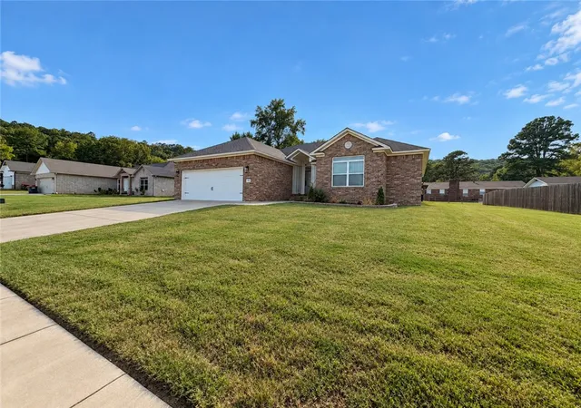 Photo 3 of Single family home for sale at 316 Promenade Cir, Russellville, AR 72801 | MLS# 1357350 | Listing updated on 2026-09-13
