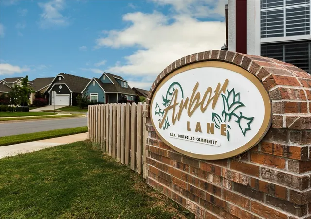 Photo 2 of Single family home for sale at 2605 Sw Arbor Rd, Bentonville, AR 72713 | MLS# 1357475 | Listing updated on 2026-10-01