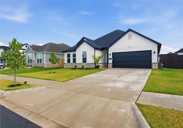 Photo 2 of Single family home for sale at 5905 Chiefs Ave, Bentonville, AR 72713 | MLS# 1357471 | Listing updated on 2026-09-12