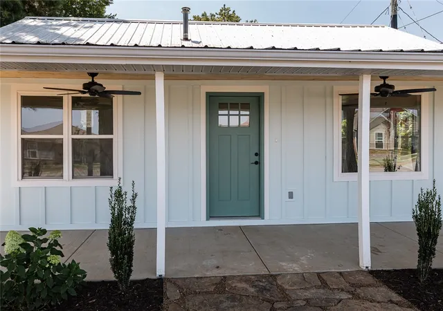 Photo 3 of Single family home for sale at 1023 S Morningside Dr, Fayetteville, AR 72701 | MLS# 1357078 | Listing updated on 2026-08-30