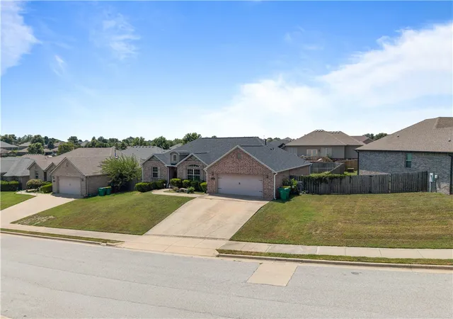 Photo 3 of Single family home for sale at 520 Verona, Centerton, AR 72719 | MLS# 1357381 | Listing updated on 2026-10-21