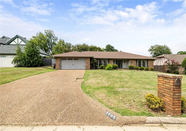 Photo 3 of Single family home for sale at 9005 Copper Oaks Ln, Fort Smith, AR 72903 | MLS# 1356883 | Listing updated on 2026-09-18
