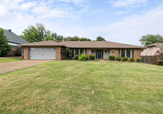 Photo 3 of Single family home for sale at 9005 Copper Oaks Ln, Fort Smith, AR 72903 | MLS# 1356883 | Listing updated on 2026-09-18