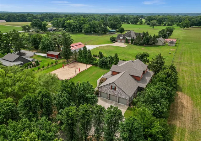Photo 1 of Single family home for sale at 9915 E Plentywood Rd, Bentonville, AR 72712 | MLS# 1357021 | Listing updated on 2026-10-22