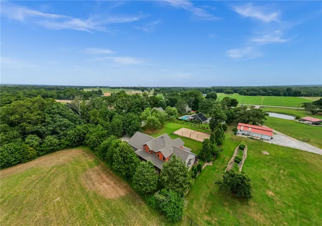 Photo 3 of Single family home for sale at 9915 E Plentywood Rd, Bentonville, AR 72712 | MLS# 1357021 | Listing updated on 2026-10-22