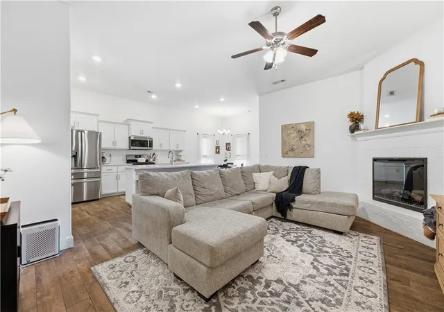 Photo 3 of Single family home for sale at 426 Nw 59th Avenue, Bentonville, AR 72713 | MLS# 1357610 | Listing updated on 2026-10-21