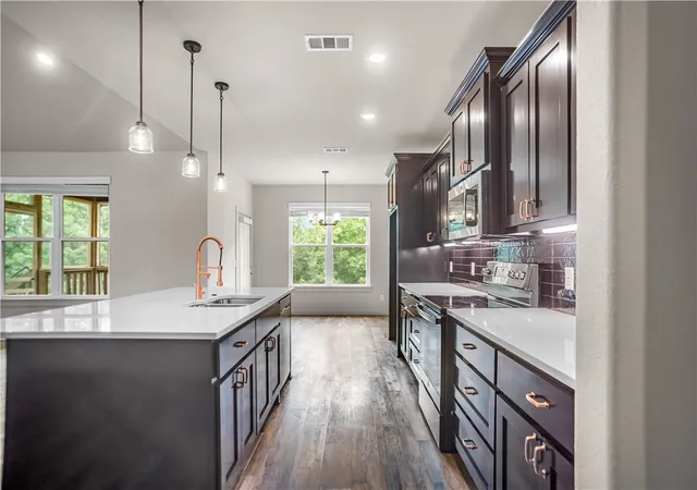 Photo 3 of Single family home for sale at 28 Berkshire Dr, Bella Vista, AR 72714 | MLS# 1357512 | Listing updated on 2026-09-02