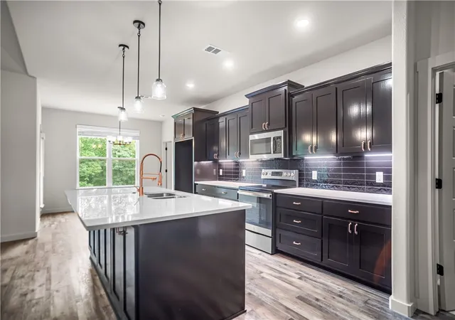 Photo 4 of Single family home for sale at 28 Berkshire Dr, Bella Vista, AR 72714 | MLS# 1357512 | Listing updated on 2026-09-02