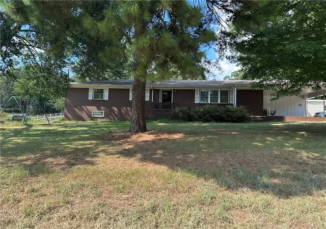 Single family home for sale at 1201 Magnolia Dr, Morrilton, AR 72110 | MLS# 1357653