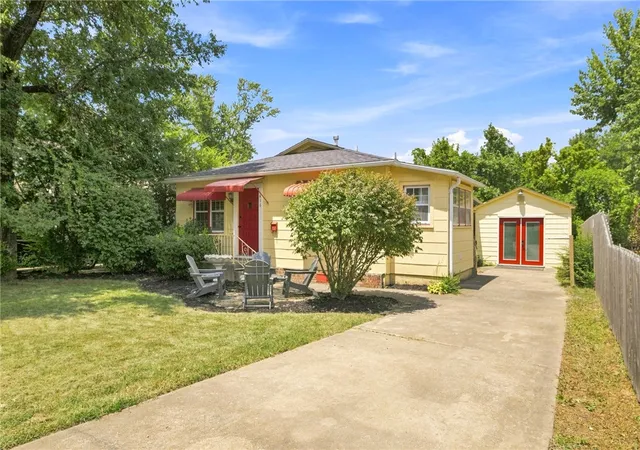 Photo 2 of Single family home for sale at 416 Nw 7th Street, Bentonville, AR 72712 | MLS# 1357648 | Listing updated on 2026-08-30