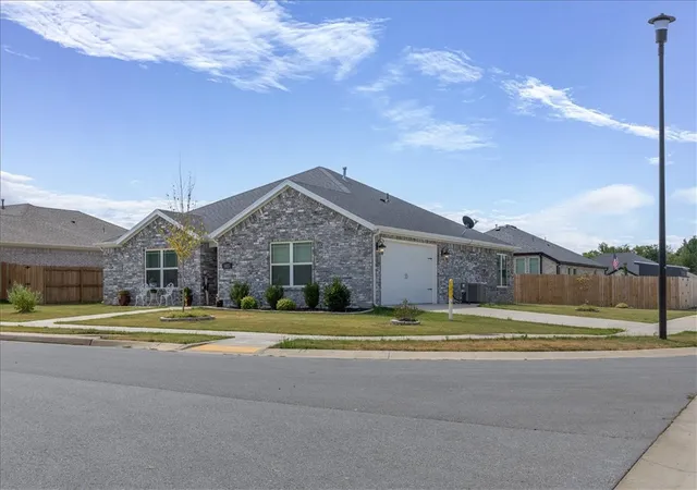 Photo 3 of Single family home for sale at 1025 Domingo Ave, Lowell, AR 72745 | MLS# 1357147 | Listing updated on 2026-10-07