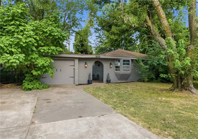 Photo 1 of Single family home for sale at 825 Se H St, Bentonville, AR 72712 | MLS# 1357637 | Listing updated on 2026-09-18