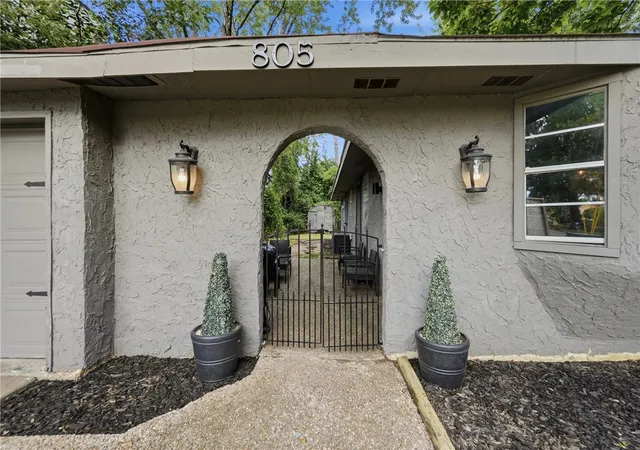 Photo 2 of Single family home for sale at 825 Se H St, Bentonville, AR 72712 | MLS# 1357637 | Listing updated on 2026-09-18