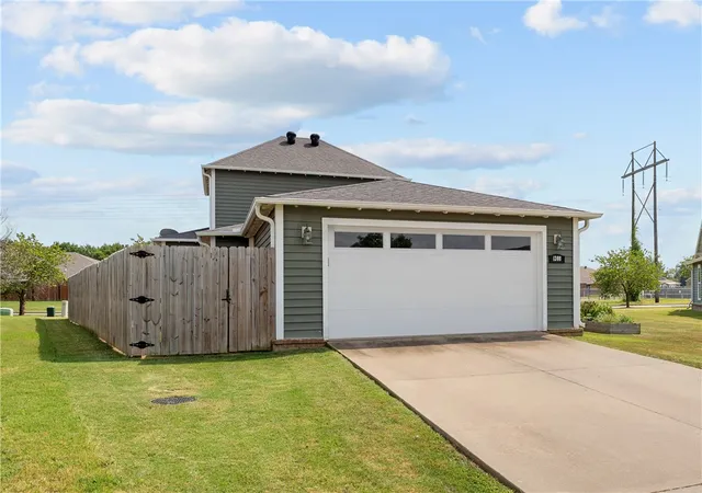 Photo 4 of Single family home for sale at 1308 S Lyndon Xing, Fayetteville, AR 72704 | MLS# 1357867 | Listing updated on 2026-09-10