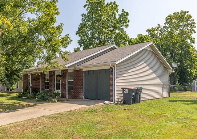 Photo 2 of Sale Pending at 1806 Rosewood Ln, Elkins, AR 72727 | MLS# 1356783 | Listing updated on 2026-08-30