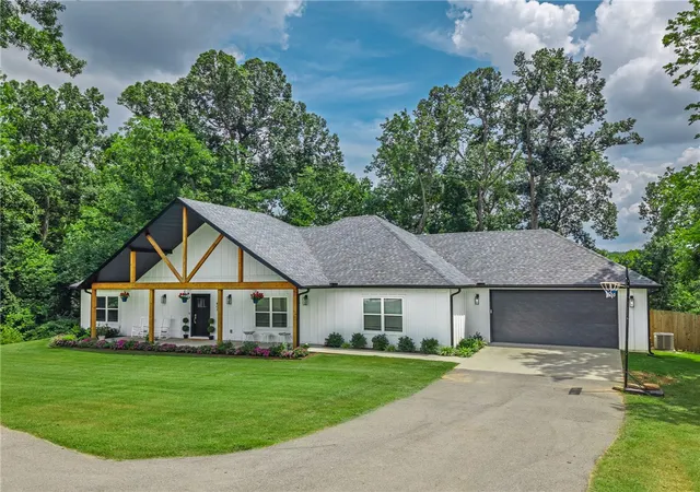 Photo 1 of Sale Pending at 807 E Bowen Blvd, Fayetteville, AR 72703 | MLS# 1357148 | Listing updated on 2026-09-09