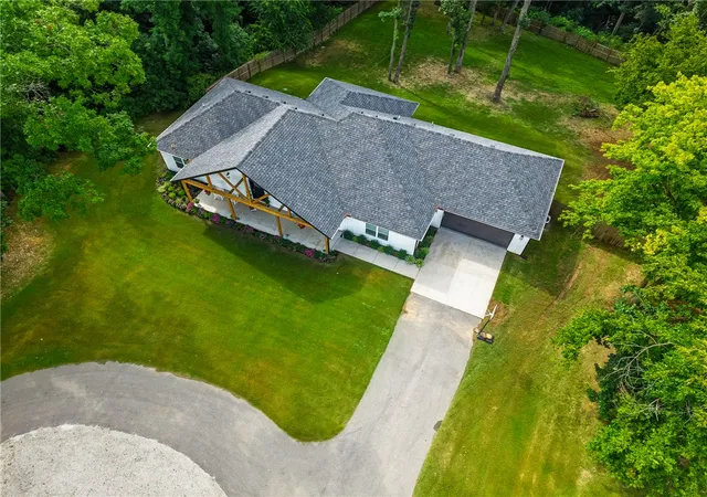 Photo 3 of Sale Pending at 807 E Bowen Blvd, Fayetteville, AR 72703 | MLS# 1357148 | Listing updated on 2026-09-09