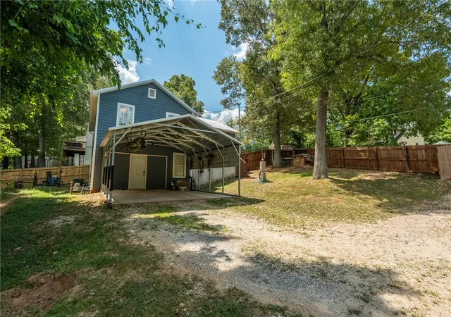 Photo 3 of Sale Pending at 1003 S Walnut St, Harrison, AR 72601 | MLS# 1357934 | Listing updated on 2026-09-09