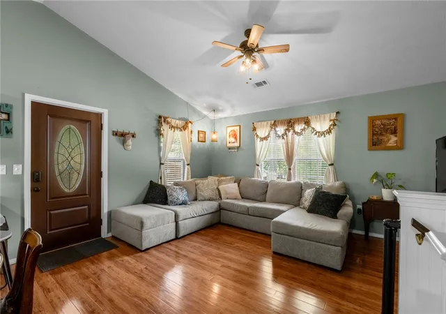 Photo 3 of Sale Pending at 1003 S Walnut St, Harrison, AR 72601 | MLS# 1357934 | Listing updated on 2026-09-09