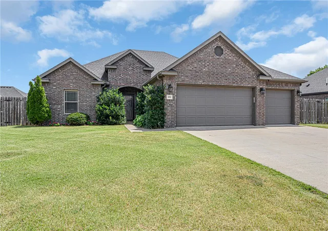 Photo 1 of Sale Pending at 325 E Hayes St, Pea Ridge, AR 72751 | MLS# 1357766 | Listing updated on 2026-09-09