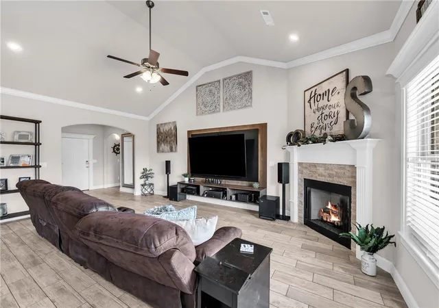 Photo 3 of Sale Pending at 325 E Hayes St, Pea Ridge, AR 72751 | MLS# 1357766 | Listing updated on 2026-09-09