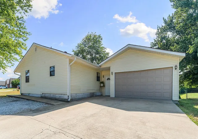 Photo 3 of Single family home for sale at 381 Little Flock Dr, Rogers, AR 72756 | MLS# 1357746 | Listing updated on 2026-09-09