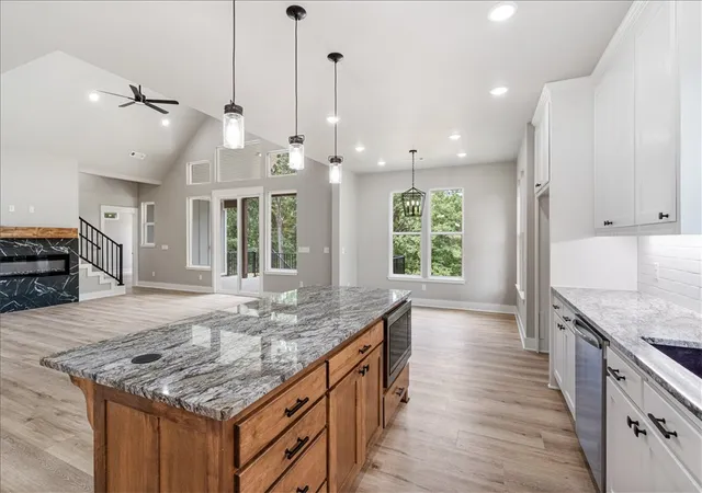 Photo 4 of Single family home for sale at 13 Strichen Ln, Bella Vista, AR 72715 | MLS# 1358011 | Listing updated on 2026-09-08