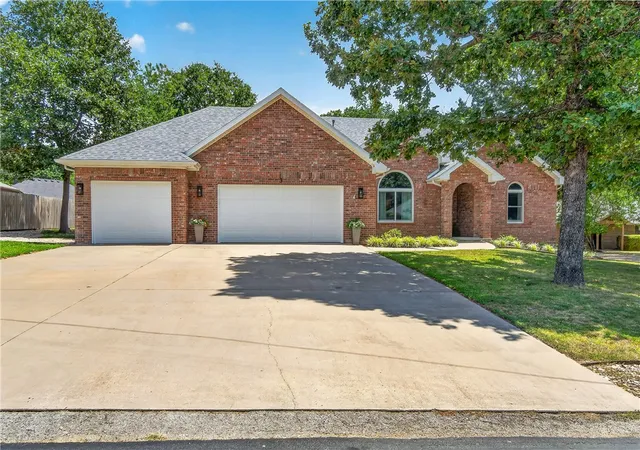 Photo 3 of Single family home for sale at 3 Ettington Dr, Bella Vista, AR 72714 | MLS# 1357617 | Listing updated on 2026-09-19