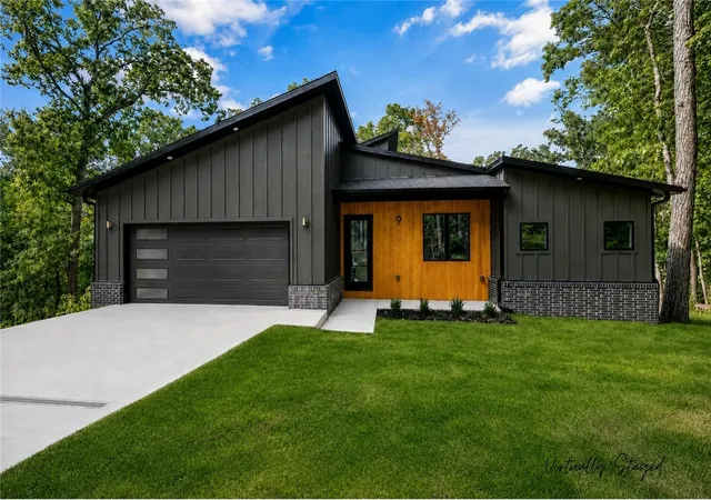 Photo 1 of Single family home for sale at 9 Mere Ln, Bella Vista, AR 72714 | MLS# 1358058 | Listing updated on 2026-09-10