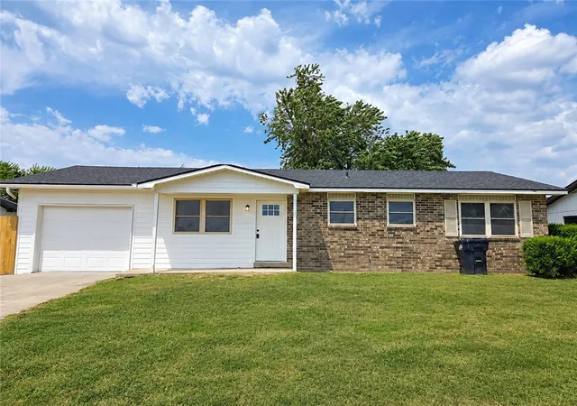 Photo 2 of Sale Pending at 1305 Bishop Dr, Rogers, AR 72756 | MLS# 1358069 | Listing updated on 2026-09-08