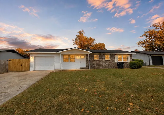 Photo 3 of Sale Pending at 1305 Bishop Dr, Rogers, AR 72756 | MLS# 1358069 | Listing updated on 2026-09-08