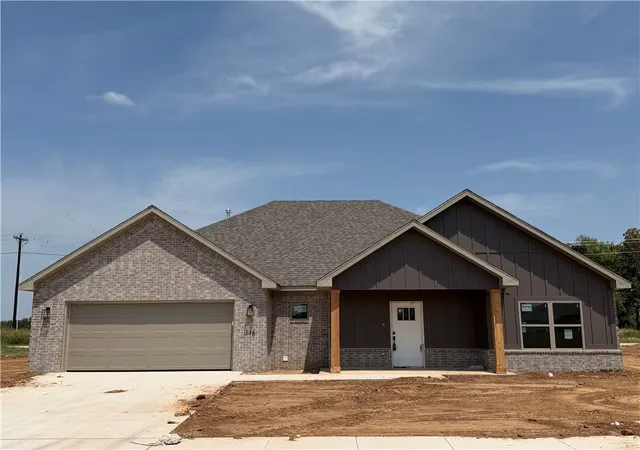 Photo 1 of Single family home for sale at 116 W Gilpin St, Farmington, AR 72730 | MLS# 1357899 | Listing updated on 2026-08-29
