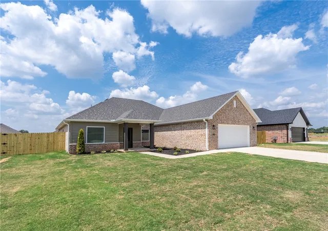 Photo 3 of Sale Pending at 165 N Panther Ave, Farmington, AR 72730 | MLS# 1357883 | Listing updated on 2026-09-23