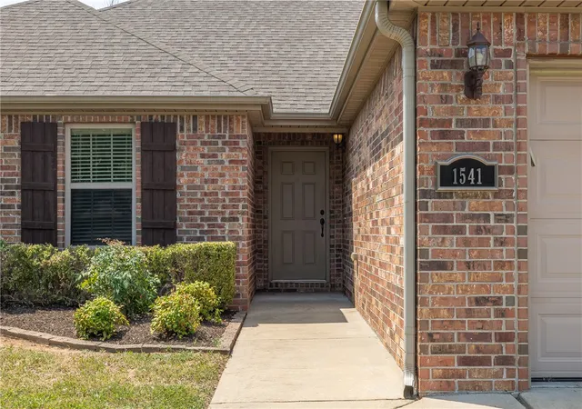 Photo 3 of Single family home for sale at 1541 N Corsica Dr, Fayetteville, AR 72704 | MLS# 1358026 | Listing updated on 2026-09-02