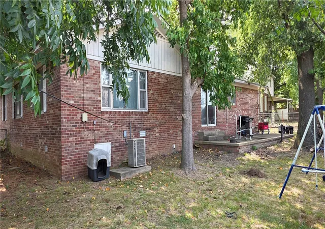 Photo 3 of Single family home for sale at 8 Mimosa Dr, Harrison, AR 72601 | MLS# 1358047 | Listing updated on 2026-09-09