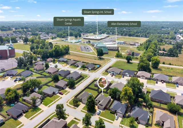 Photo 3 of Sale Pending at 402 W Worchester, Siloam Springs, AR 72761 | MLS# 1358036 | Listing updated on 2026-09-06