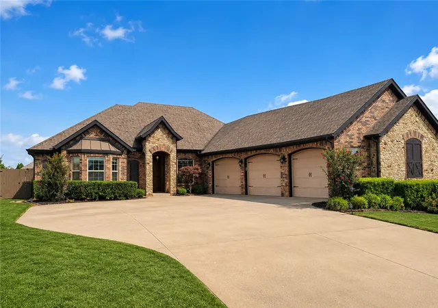 Photo 3 of Single family home for sale at 2803 Sw Hazelnut Ave, Bentonville, AR 72713 | MLS# 1358224 | Listing updated on 2026-10-20
