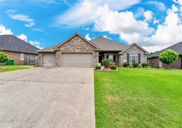 Photo 3 of Single family home for sale at 3956 Glenbrook Loop, Springdale, AR 72764 | MLS# 1358215 | Listing updated on 2026-09-02