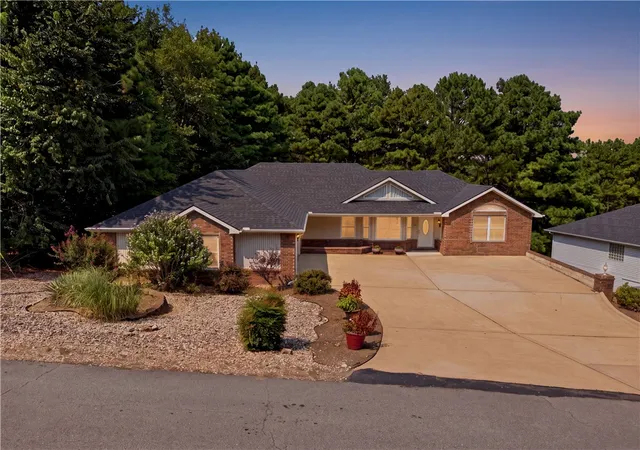Photo 2 of Single family home for sale at 69 Mckenzie Dr, Bella Vista, AR 72715 | MLS# 1356945 | Listing updated on 2026-09-06