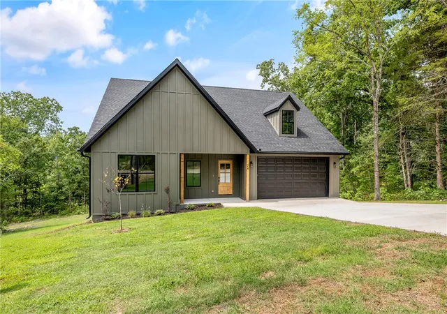 Photo 2 of Sale Pending at 24 Wakefield Ln, Bella Vista, AR 72715 | MLS# 1358270 | Listing updated on 2026-09-21