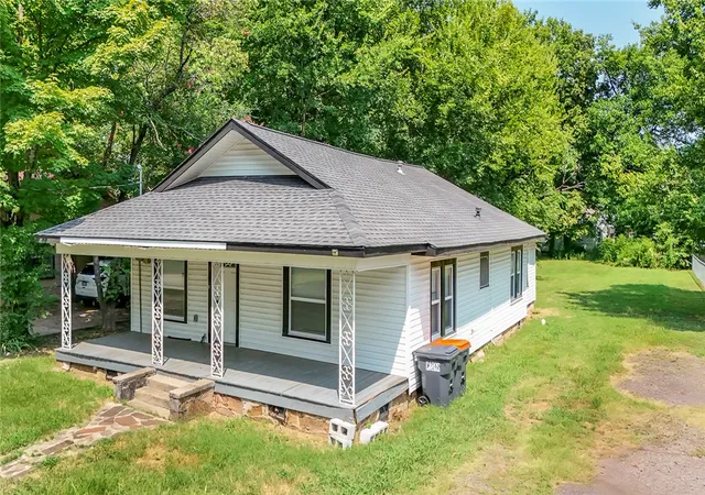 Photo 1 of Single family home for sale at 900 N Detroit Ave, Russellville, AR 72801 | MLS# 1358329 | Listing updated on 2026-09-29