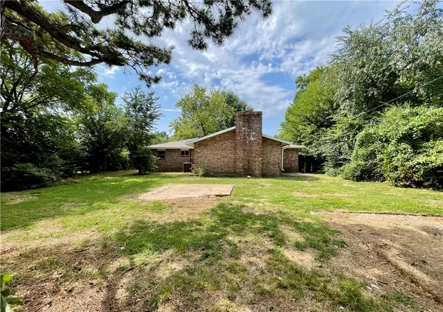 Photo 4 of Single family home for sale at 2100 Dee Ave, Springdale, AR 72762 | MLS# 1357997 | Listing updated on 2026-09-08