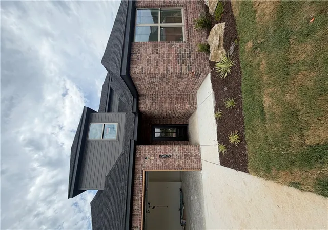 Photo 1 of Single family home for sale at 303 W Hondo St, Siloam Springs, AR 72761 | MLS# 1358417 | Listing updated on 2026-09-03